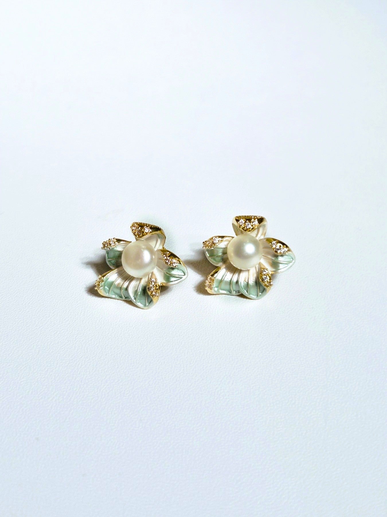 EOR0001 Stud Pearl Earrings