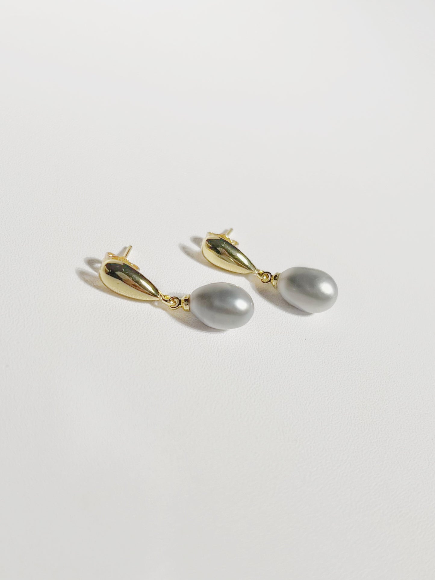 EOR0006 Dangle Pearl Earrings