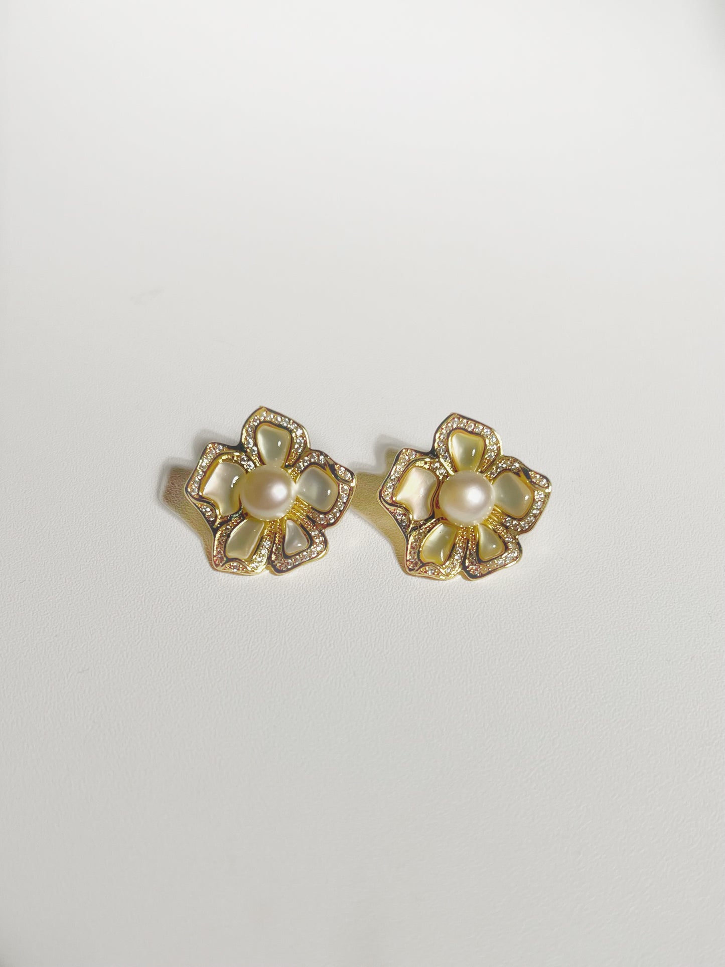 EOR0010 Stud Pearl Earrings