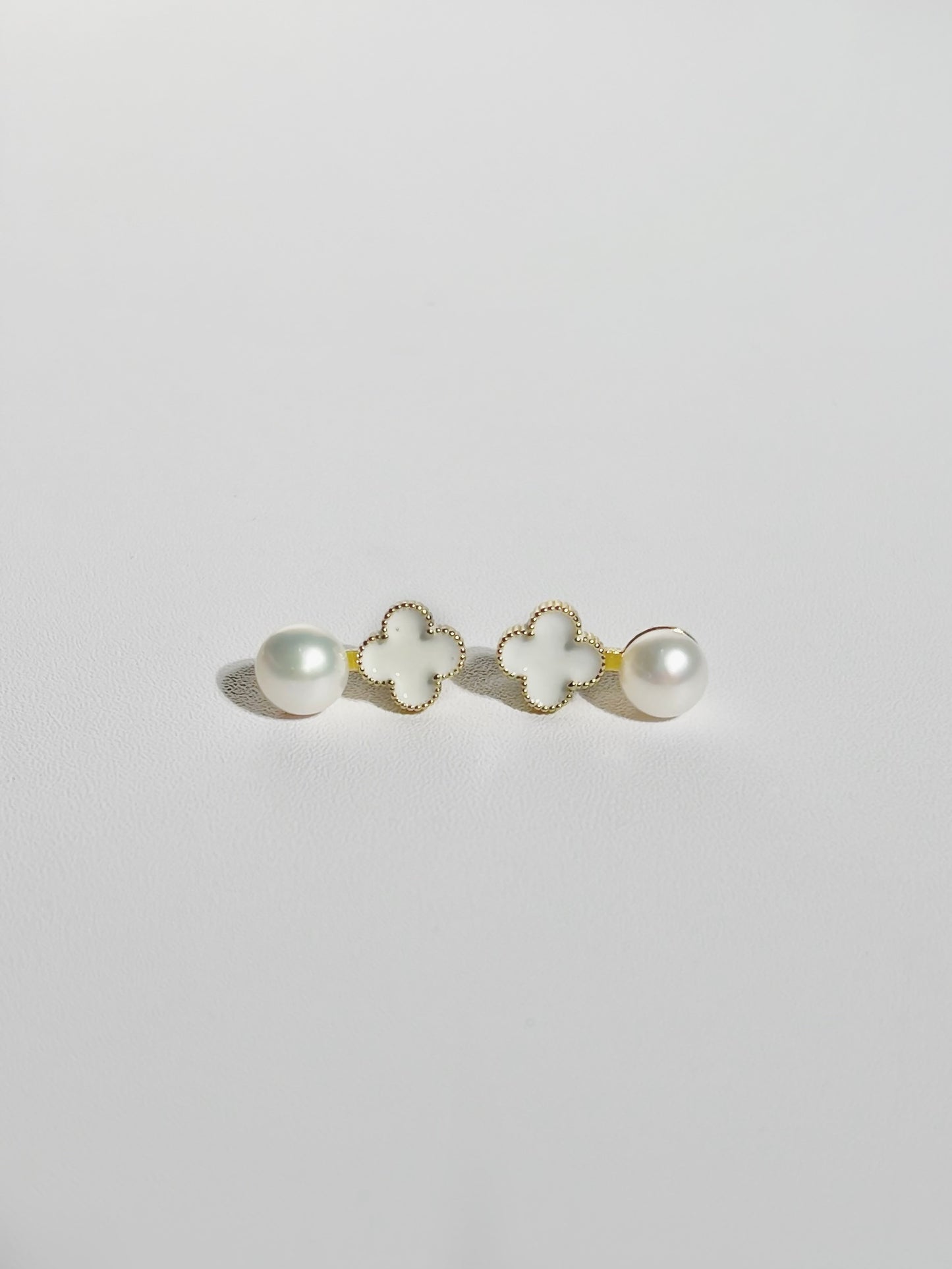 EOR0024 Stud Pearl Earrings