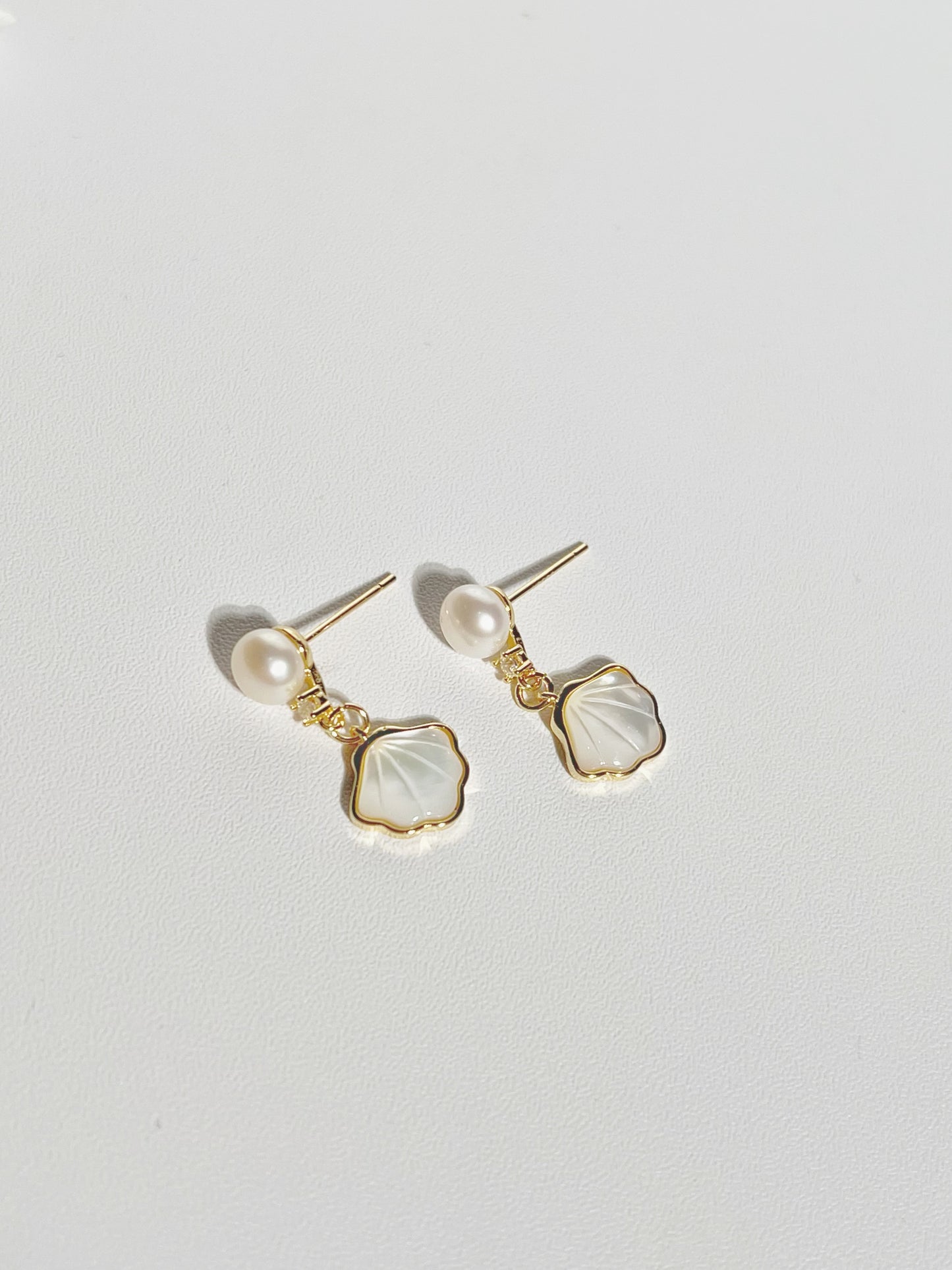 EOR0033 Dangle Pearl Earrings
