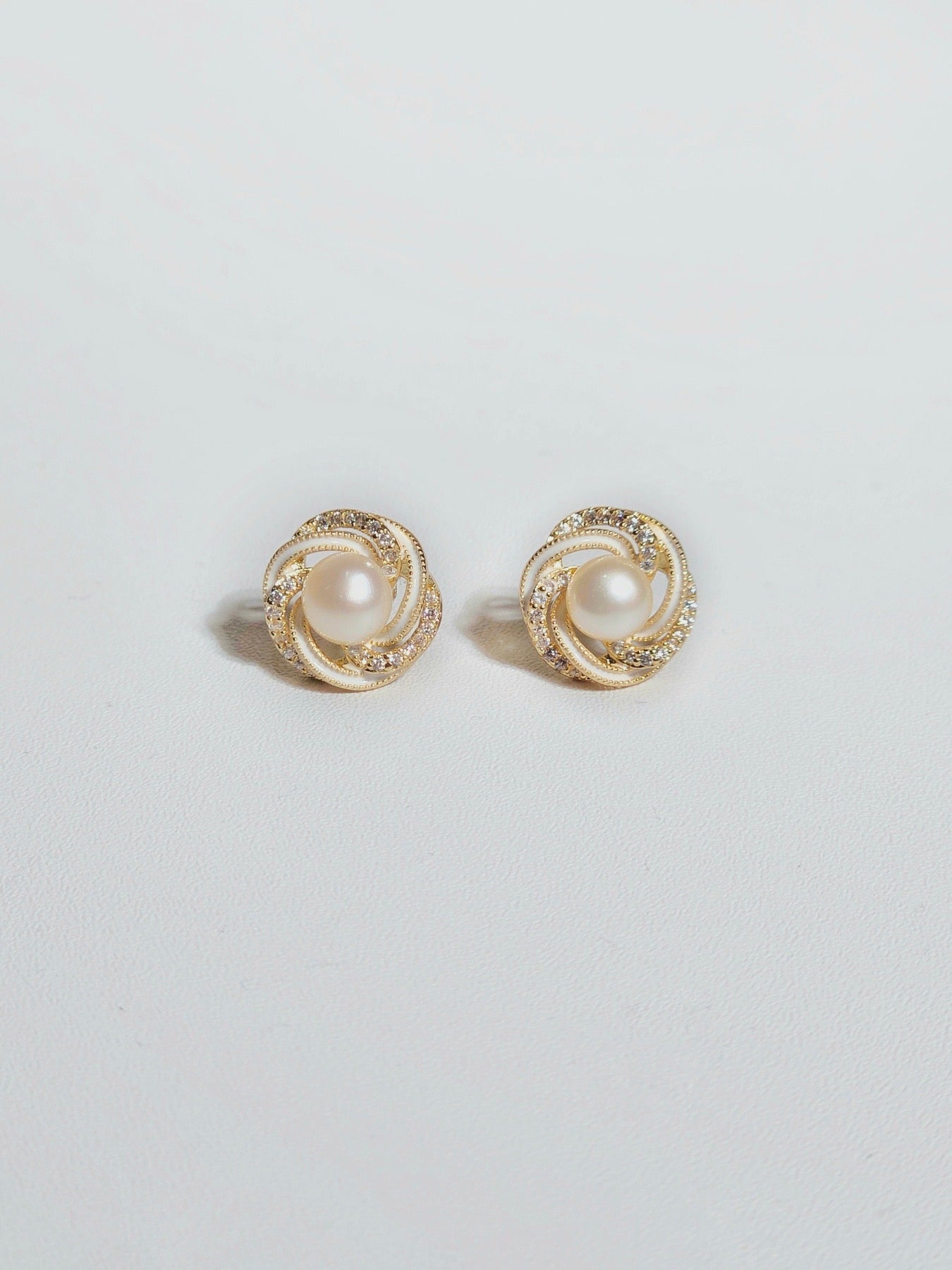 EOR0003 Stud Pearl Earrings