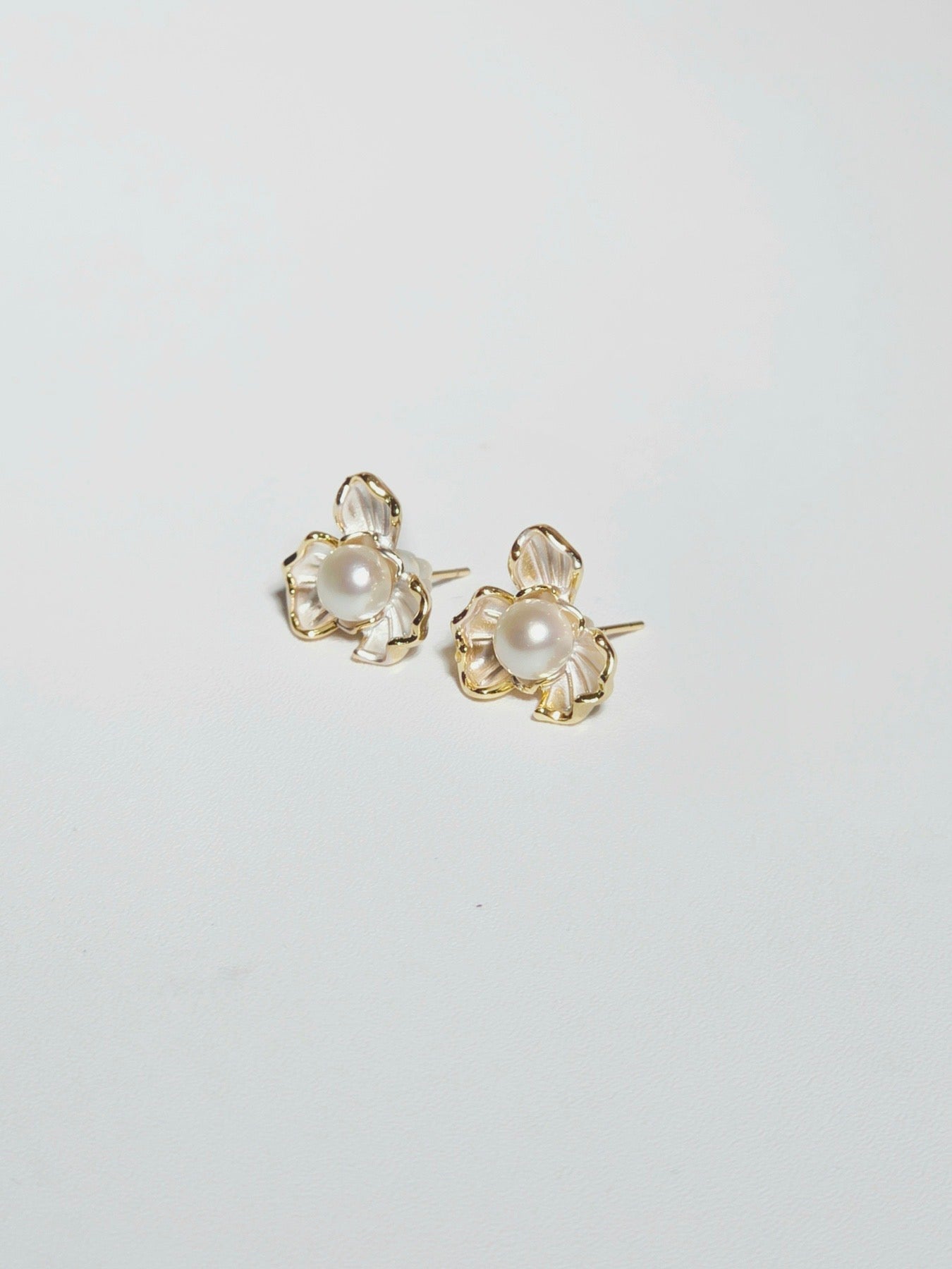 EOR0002 Stud Pearl Earrings