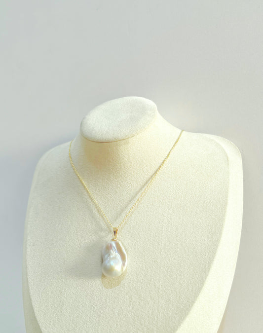 Kyla Baroque Pendant Necklace