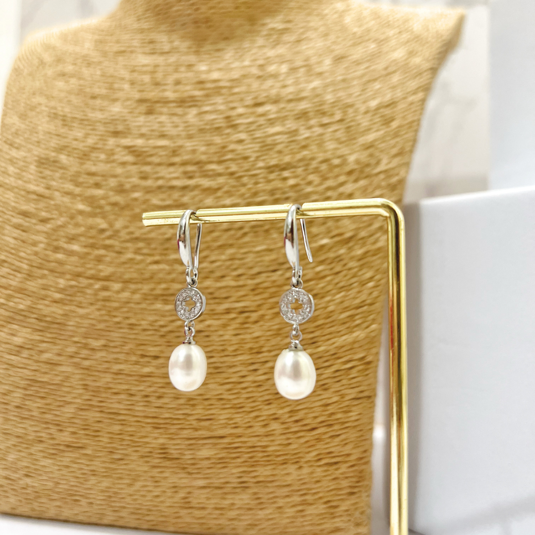 Mira Pearl Dangle Earrings