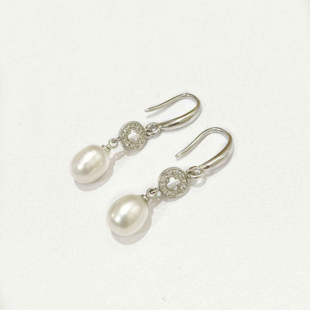 Mira Pearl Dangle Earrings