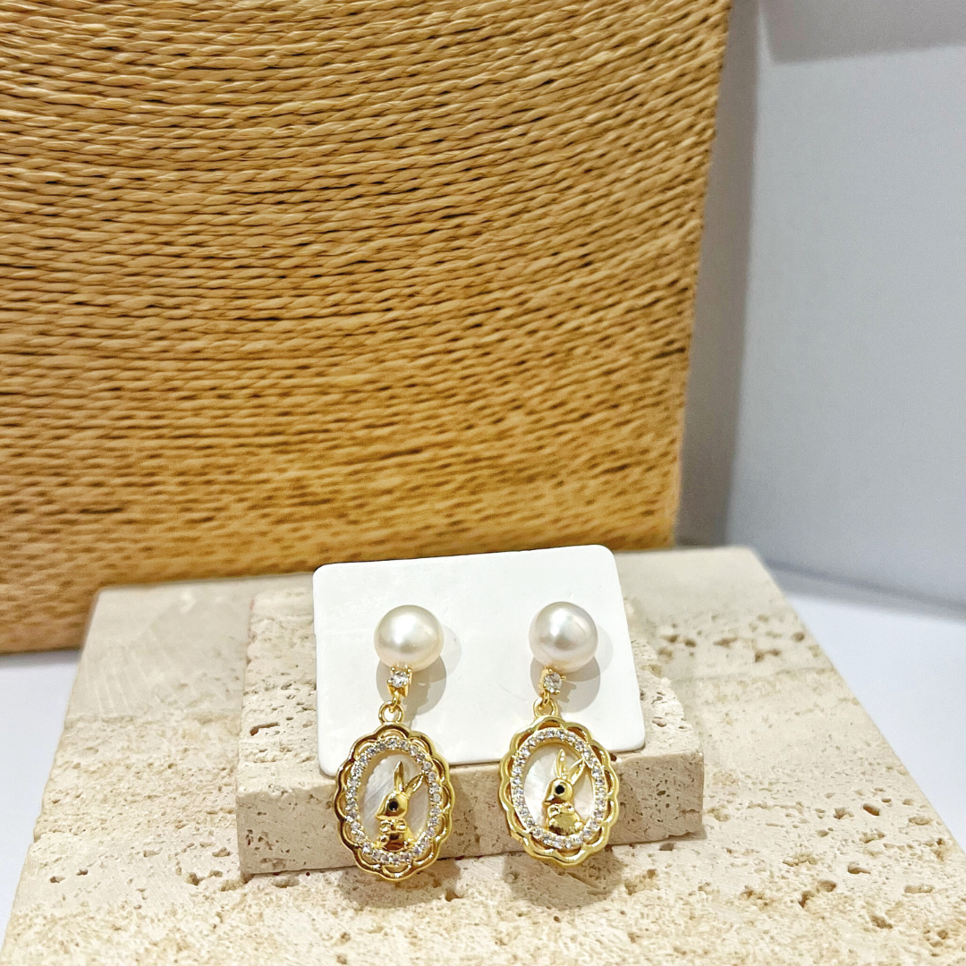 Neha Pearl Earrings