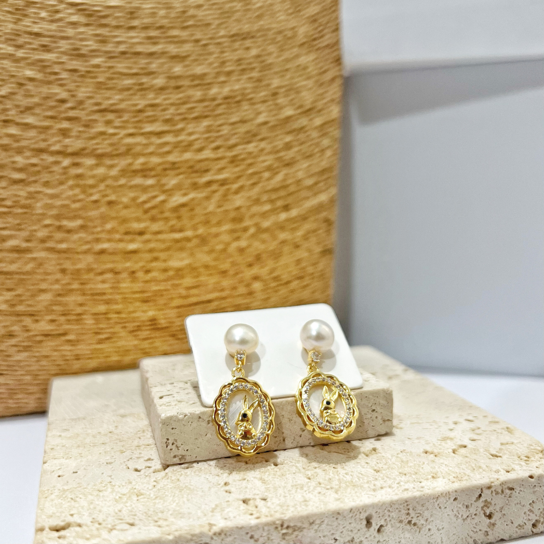 Neha Pearl Earrings