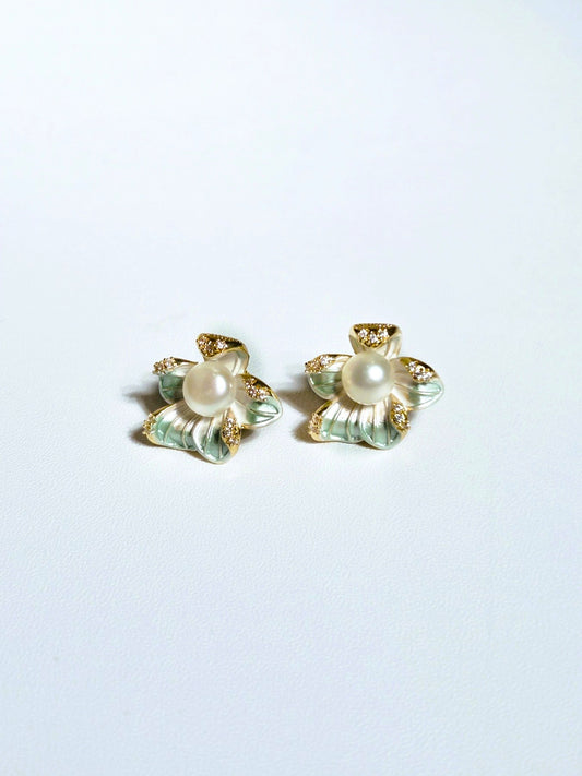EOR0001 Stud Pearl Earrings