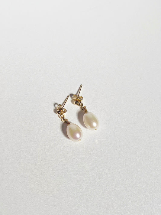 EOR0005 Dangle Pearl Earrings