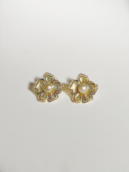 EOR0010 Stud Pearl Earrings