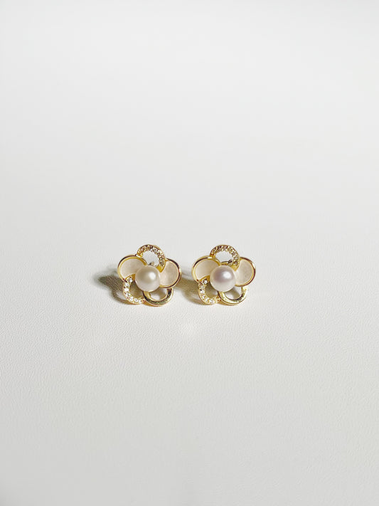 EOR0015 Stud Pearl Earrings