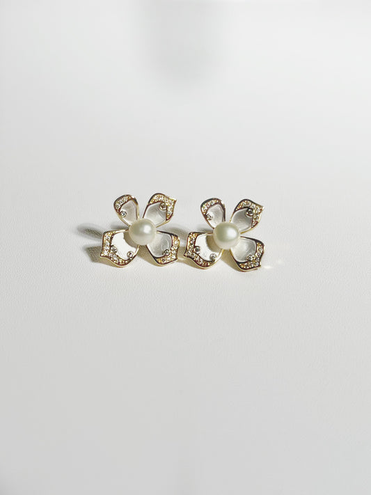 EOR0021 Stud Pearl Earrings