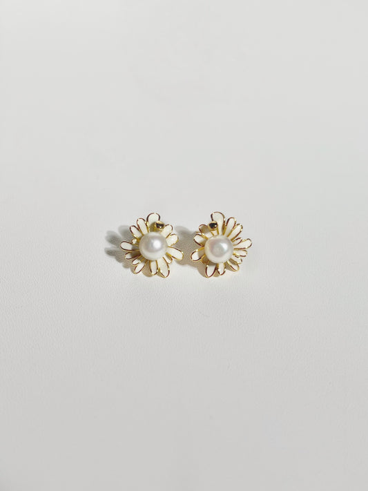 EOR0022 Stud Pearl Earrings