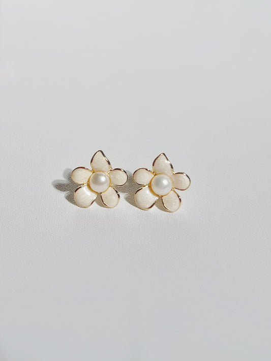 EOR0026 Stud Pearl Earrings