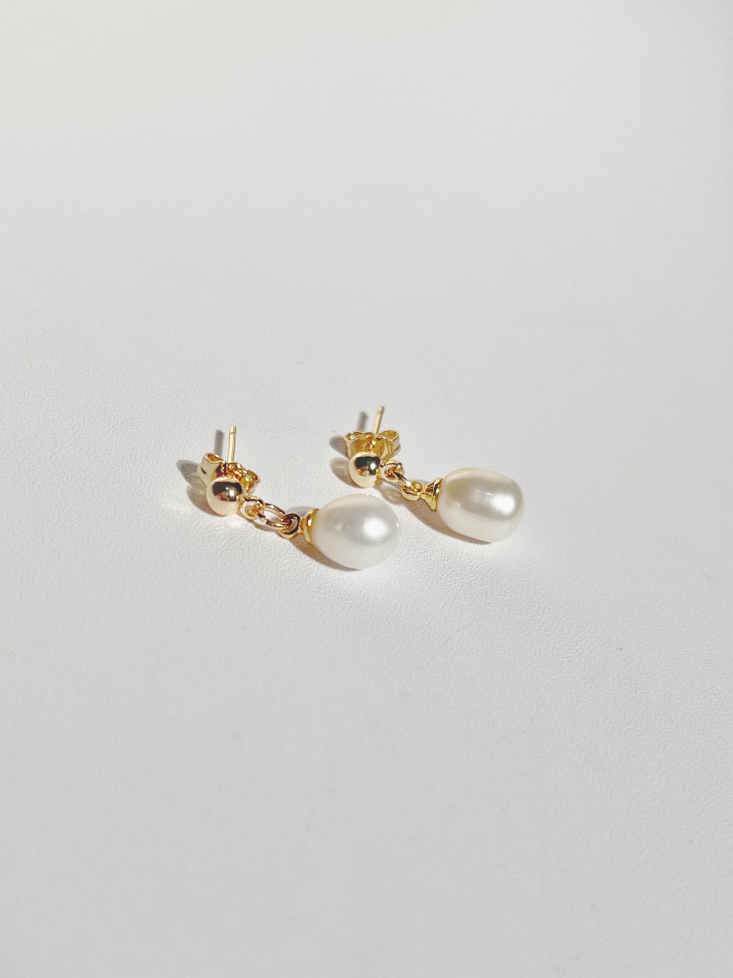 EOR0029 Dangle Pearl Earrings