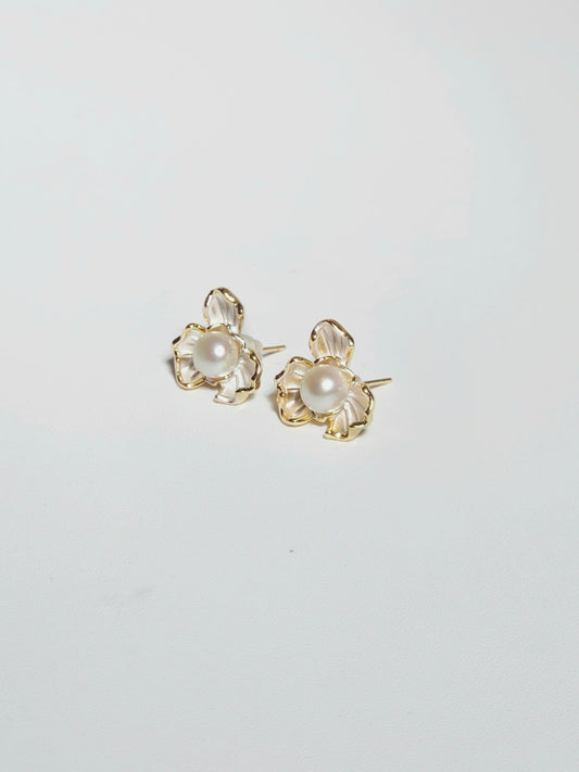 EOR0002 Stud Pearl Earrings