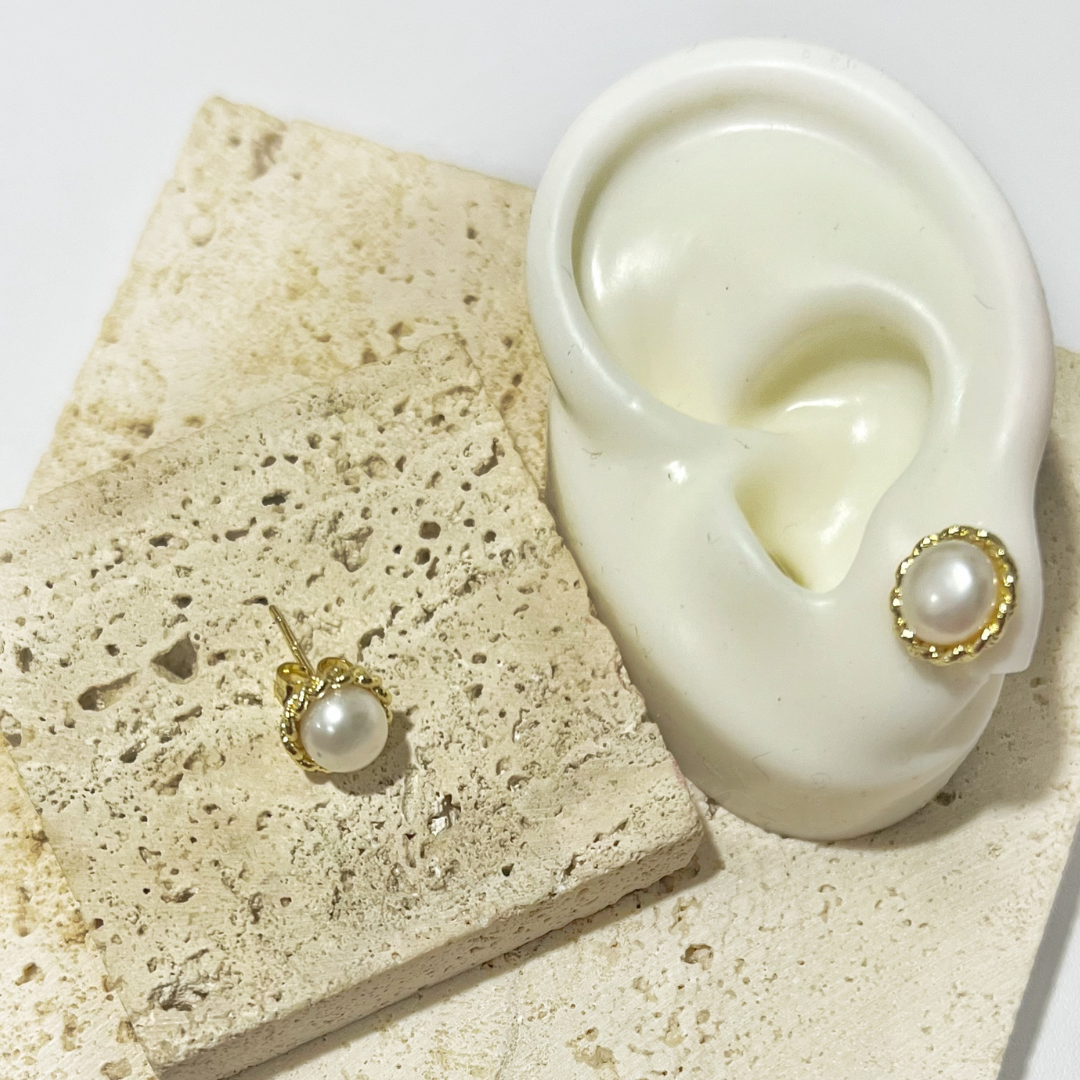Julia Pearl Stud Earrings