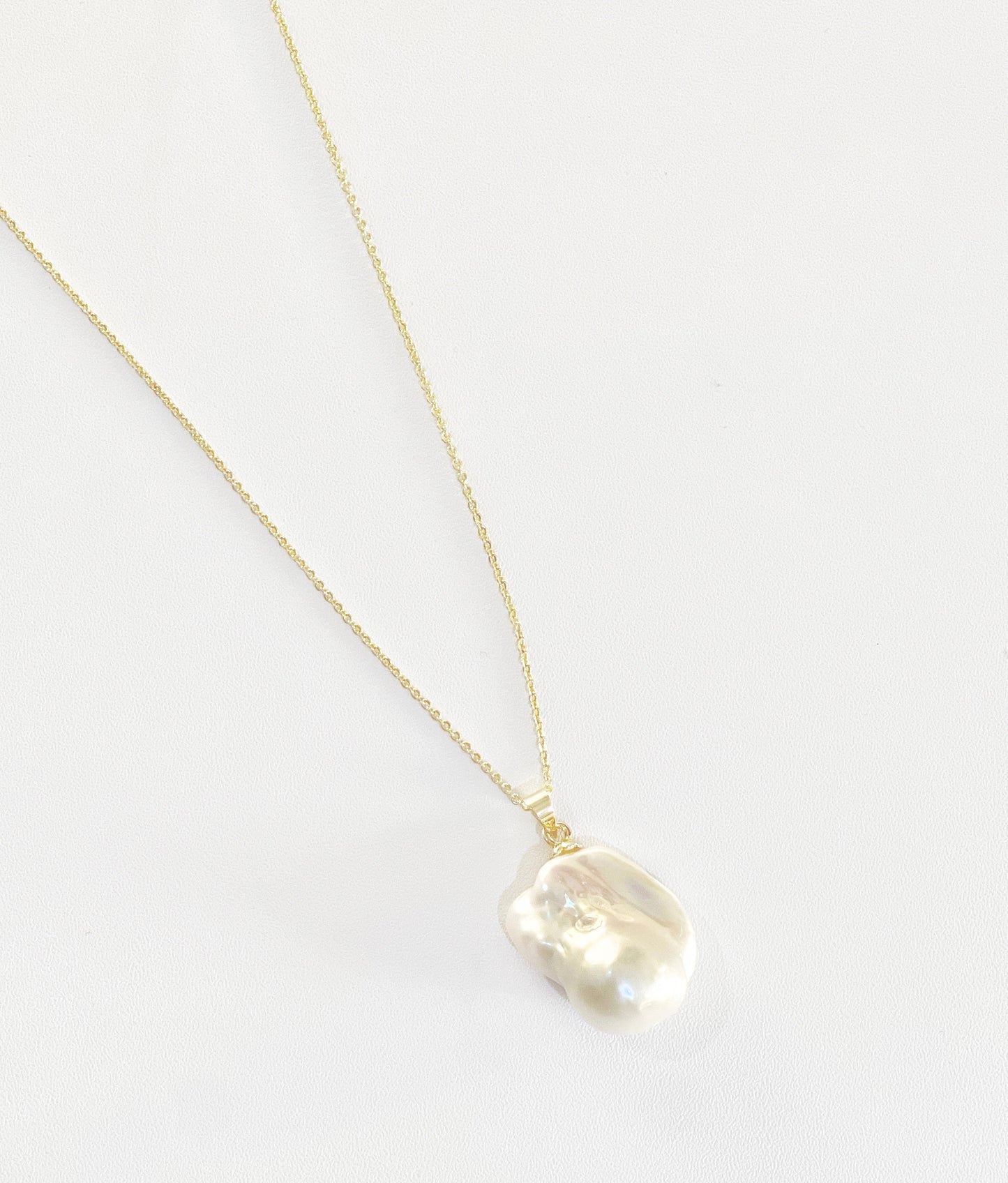 Kyla Baroque Pendant Necklace