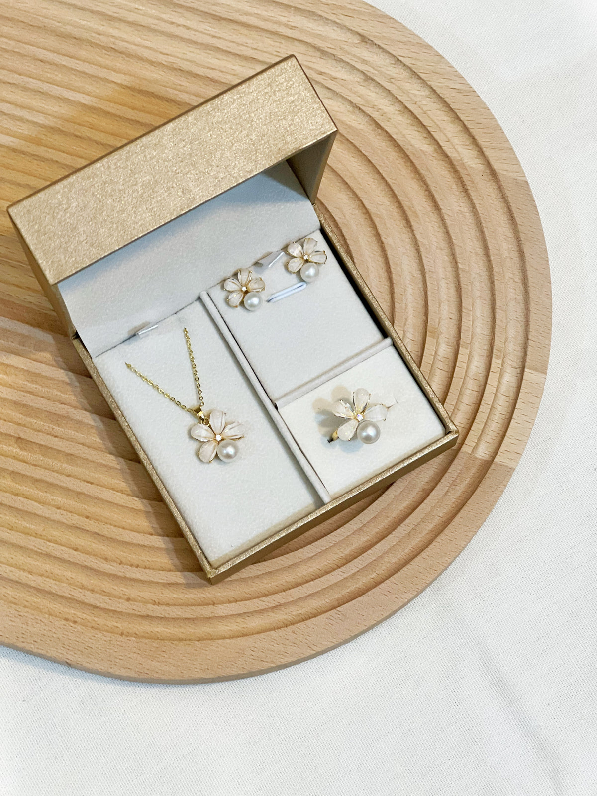Pearl Set MOMSET03