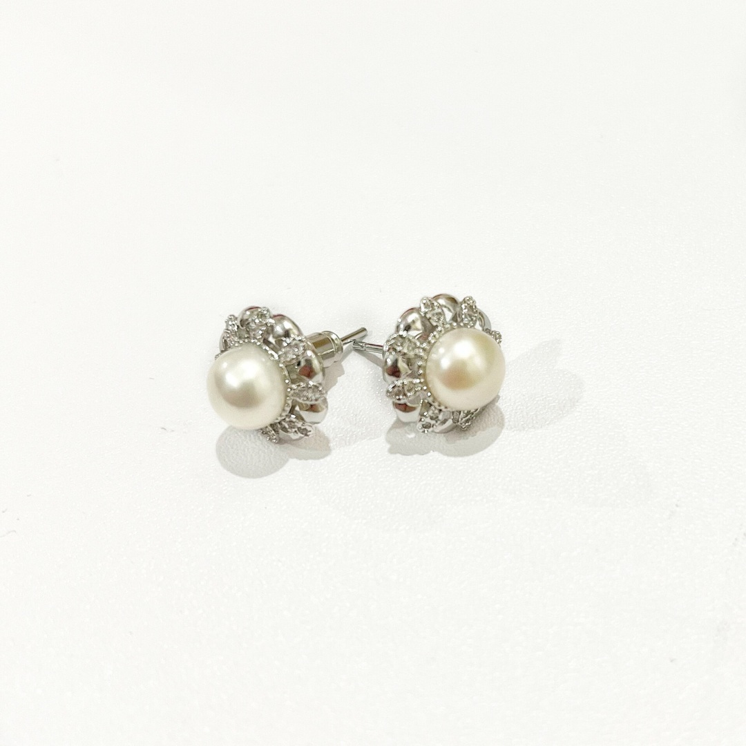 Susana Pearl Stud Earrings